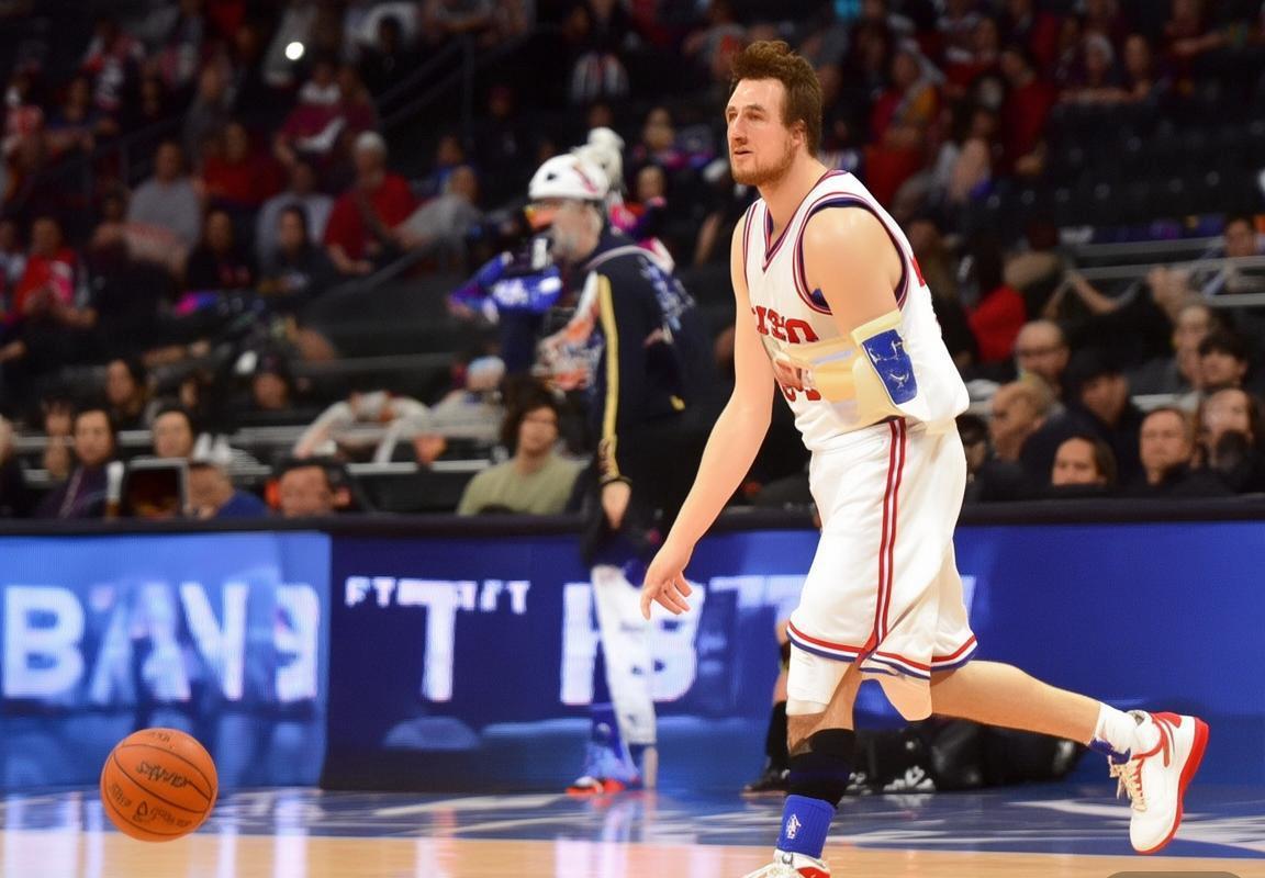 布鲁克林篮网力克费城76人，小波特28分对飚恩比德，NBA常规赛精彩对决